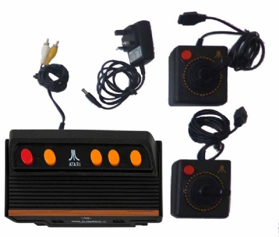 Atari 2600 Console + 2 Controllers (Flashback 4) - Atari 2600